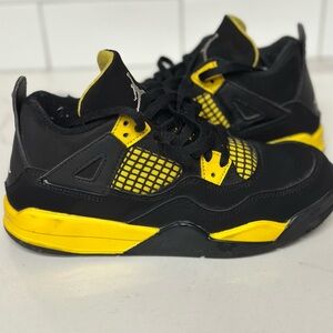Jordan 4 Retro  (PS) Kids Black and  Tour Yellow Sneakers